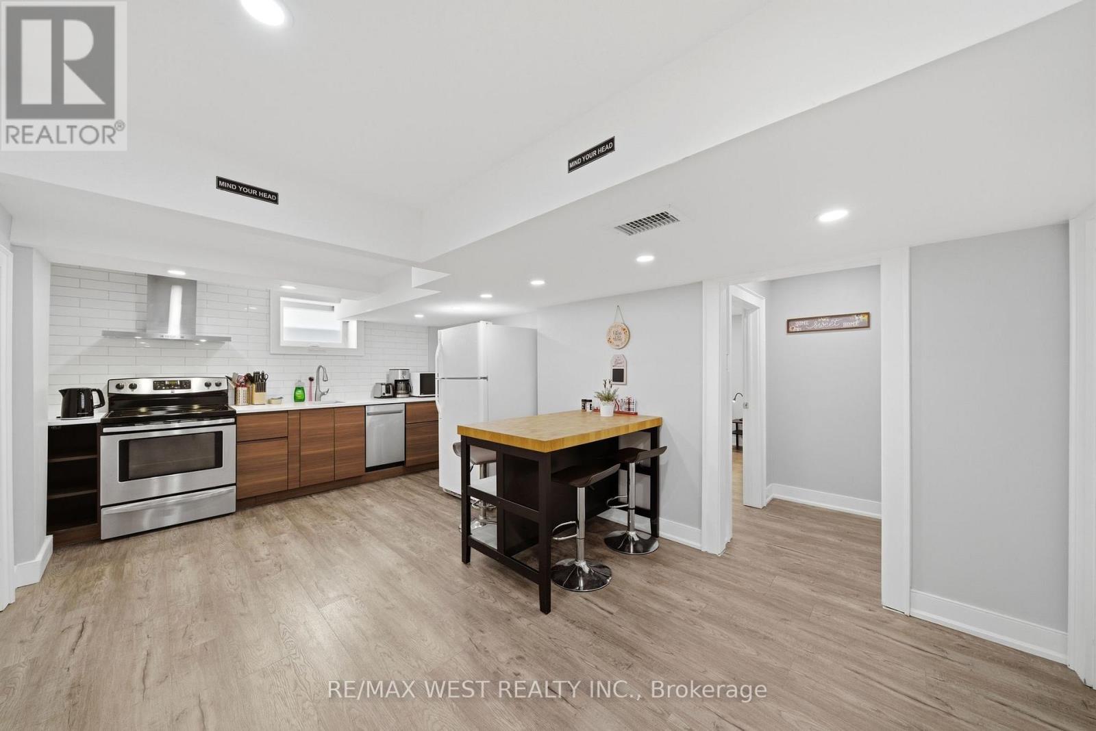 104 Great Oak Drive, Toronto, Ontario  M9A 1N5 - Photo 29 - W12985558