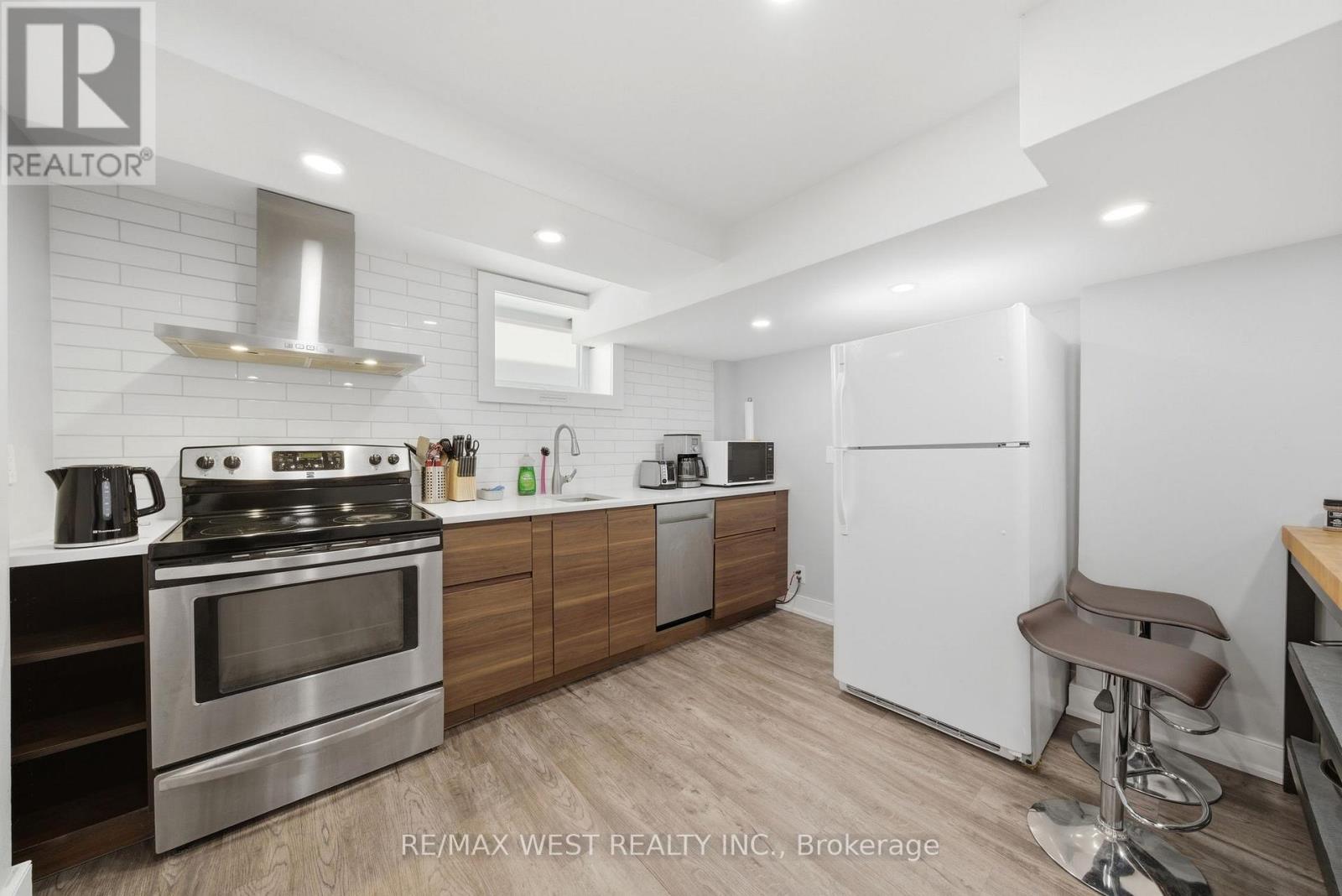 104 Great Oak Drive, Toronto, Ontario  M9A 1N5 - Photo 30 - W12985558