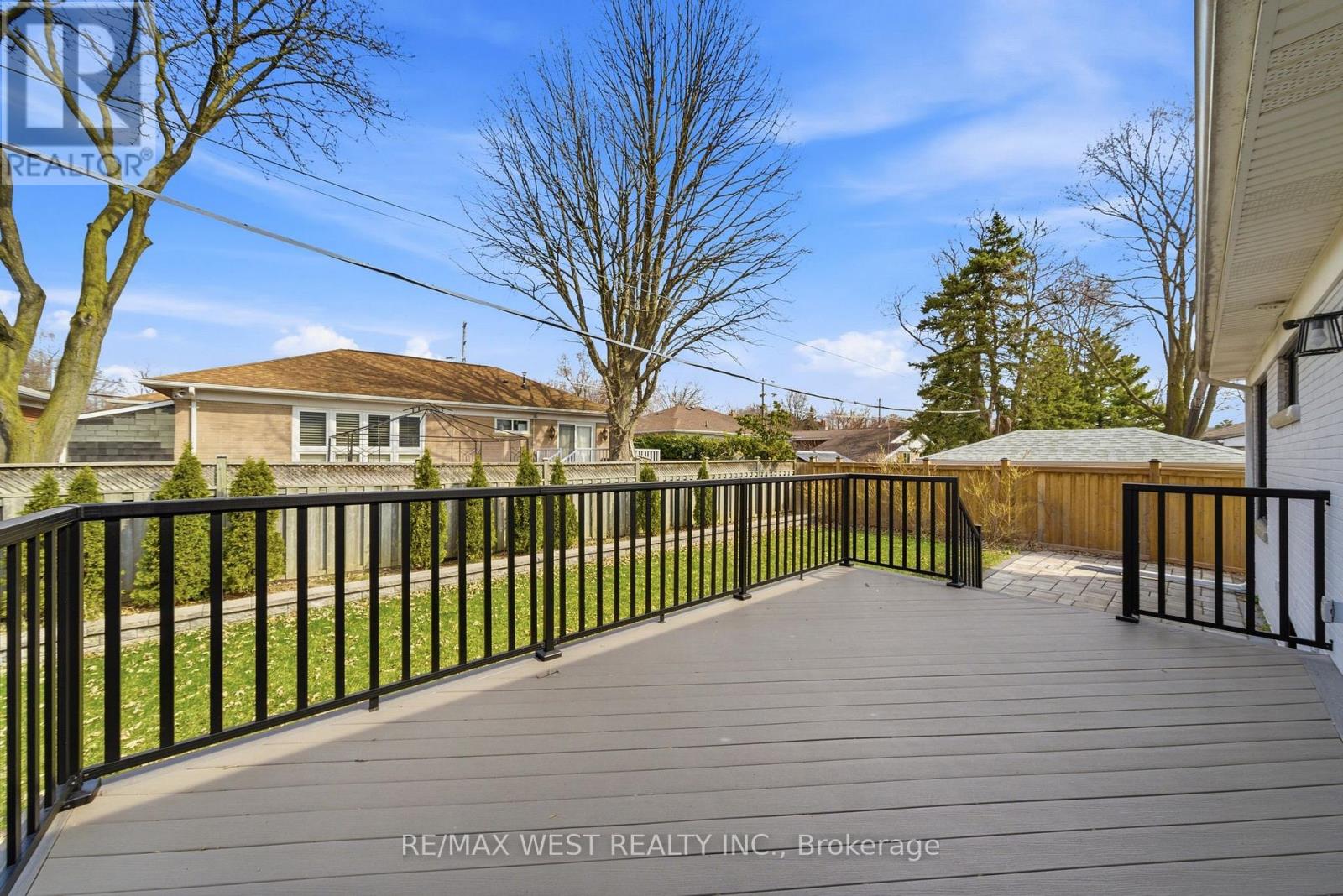 104 Great Oak Drive, Toronto, Ontario  M9A 1N5 - Photo 37 - W12985558