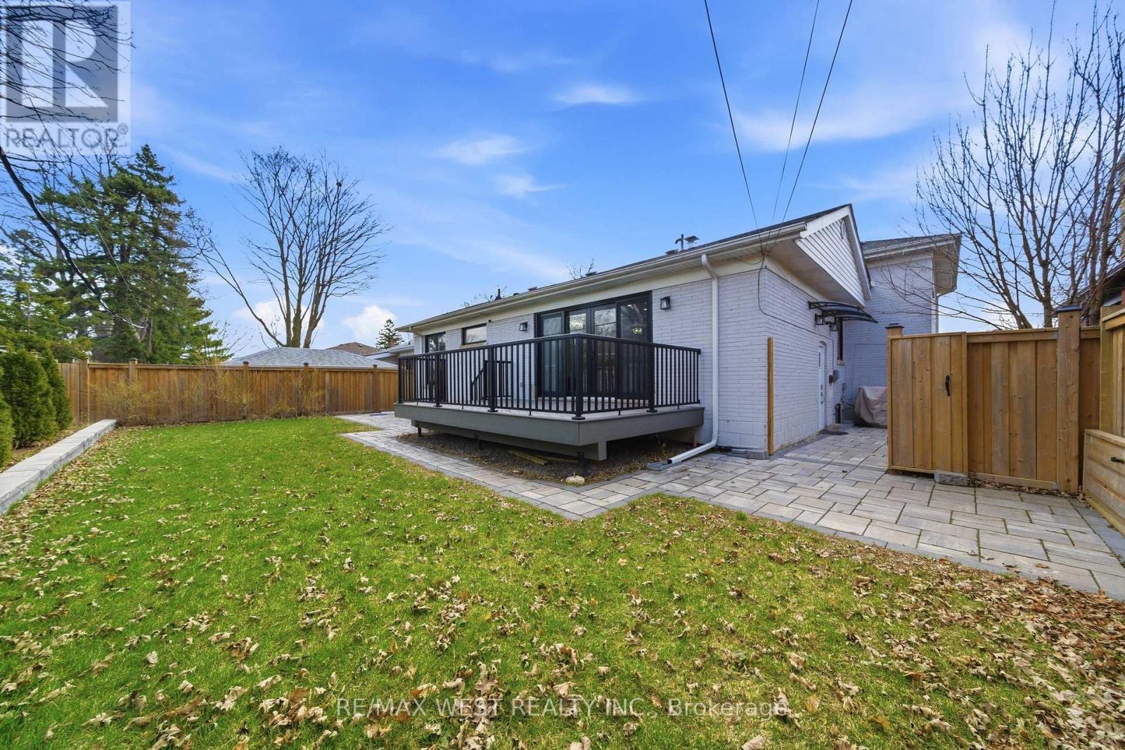 104 Great Oak Drive, Toronto, Ontario  M9A 1N5 - Photo 39 - W12985558