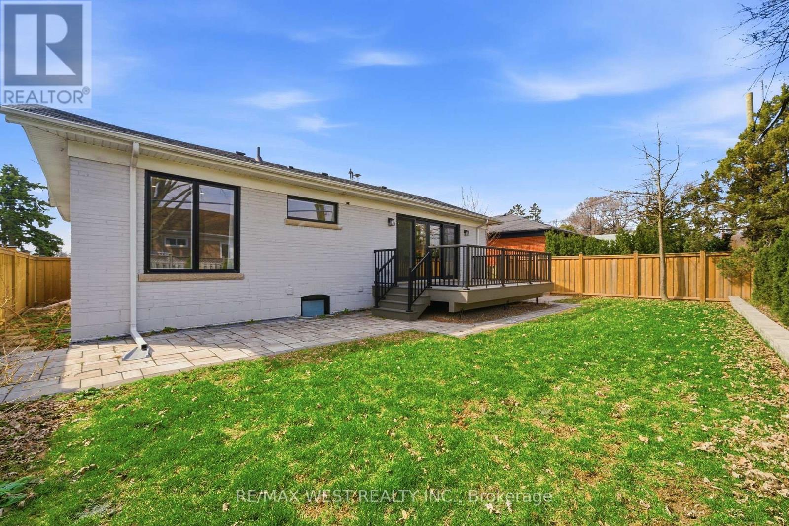 104 Great Oak Drive, Toronto, Ontario  M9A 1N5 - Photo 40 - W12985558