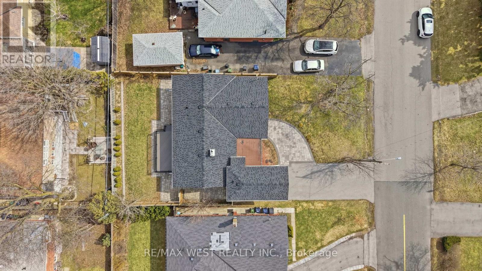 104 Great Oak Drive, Toronto, Ontario  M9A 1N5 - Photo 41 - W12985558