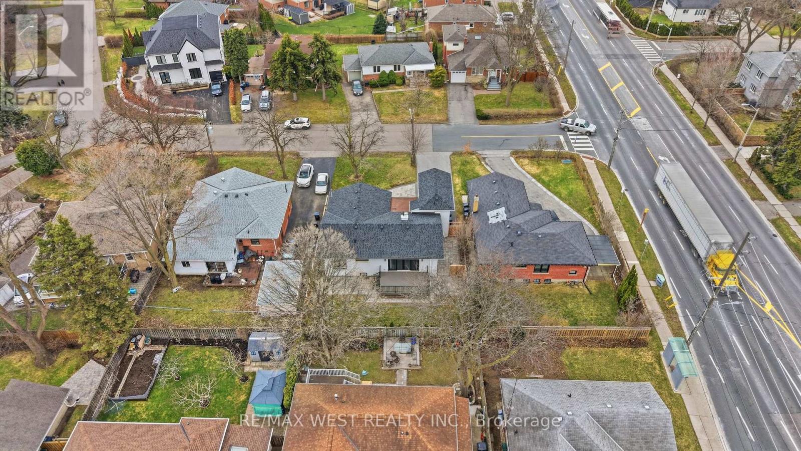 104 Great Oak Drive, Toronto, Ontario  M9A 1N5 - Photo 43 - W12985558