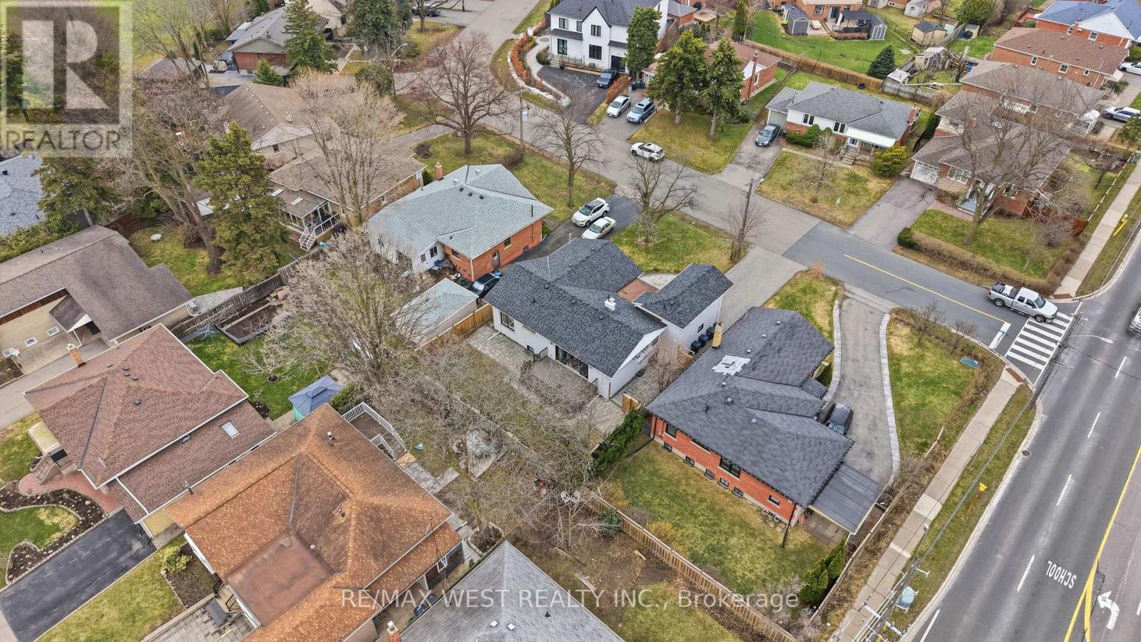 104 Great Oak Drive, Toronto, Ontario  M9A 1N5 - Photo 44 - W12985558