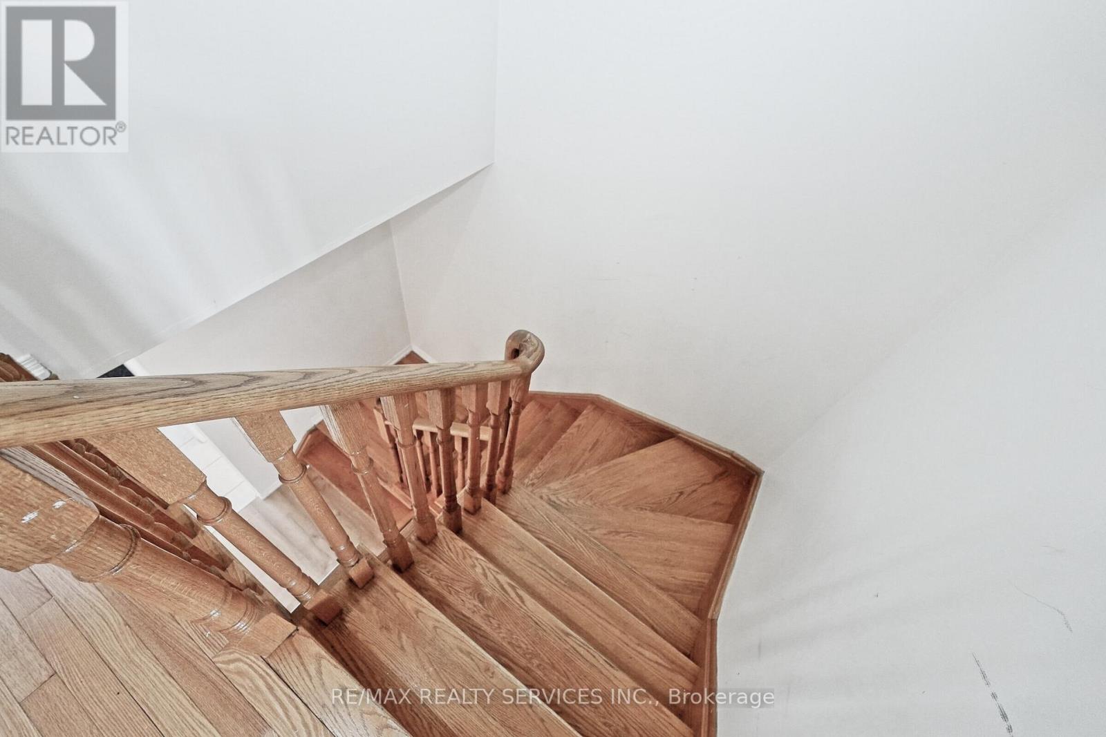 77 Monaco Court, Brampton, Ontario  L7A 1X5 - Photo 24 - W12985578