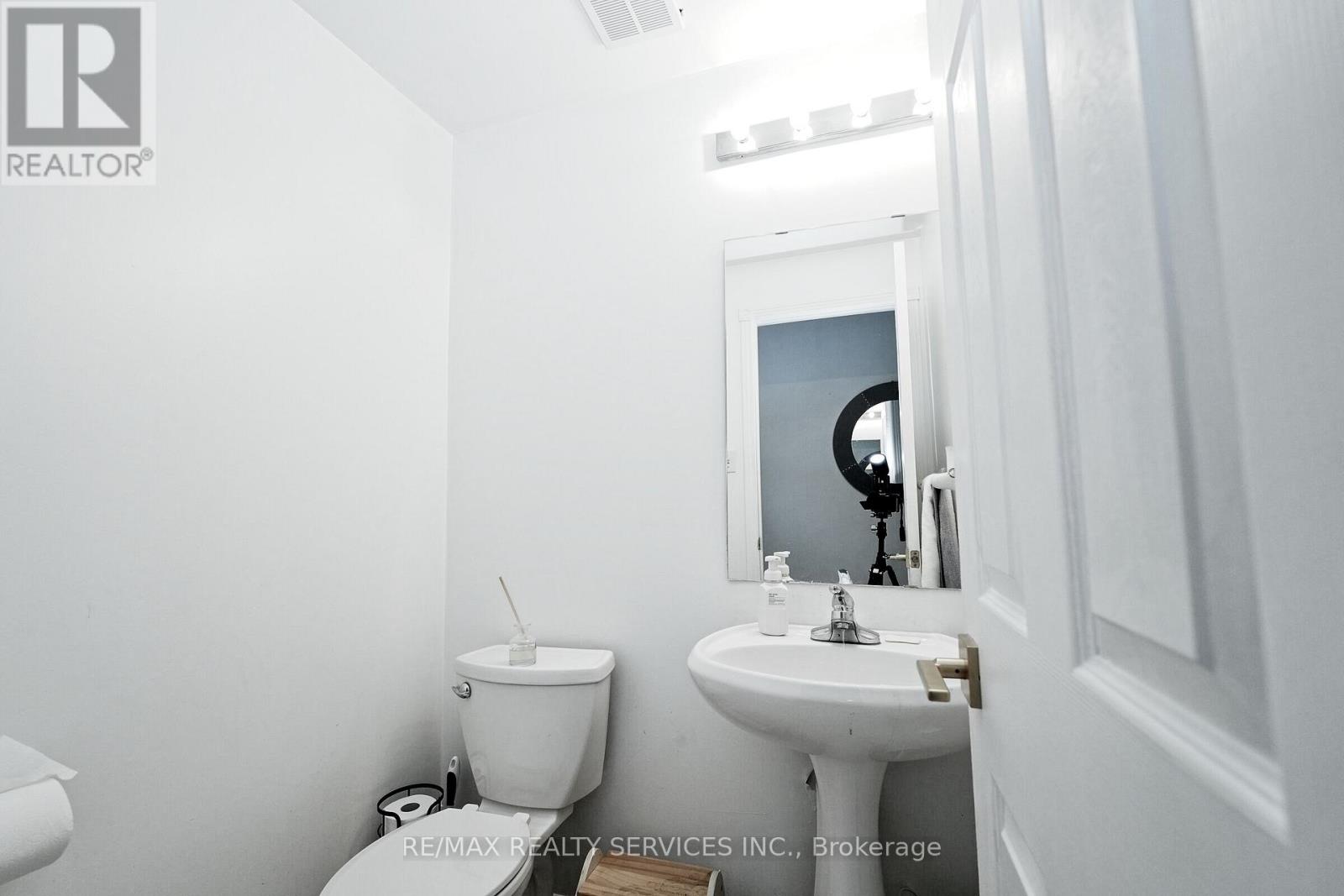 77 Monaco Court, Brampton, Ontario  L7A 1X5 - Photo 25 - W12985578