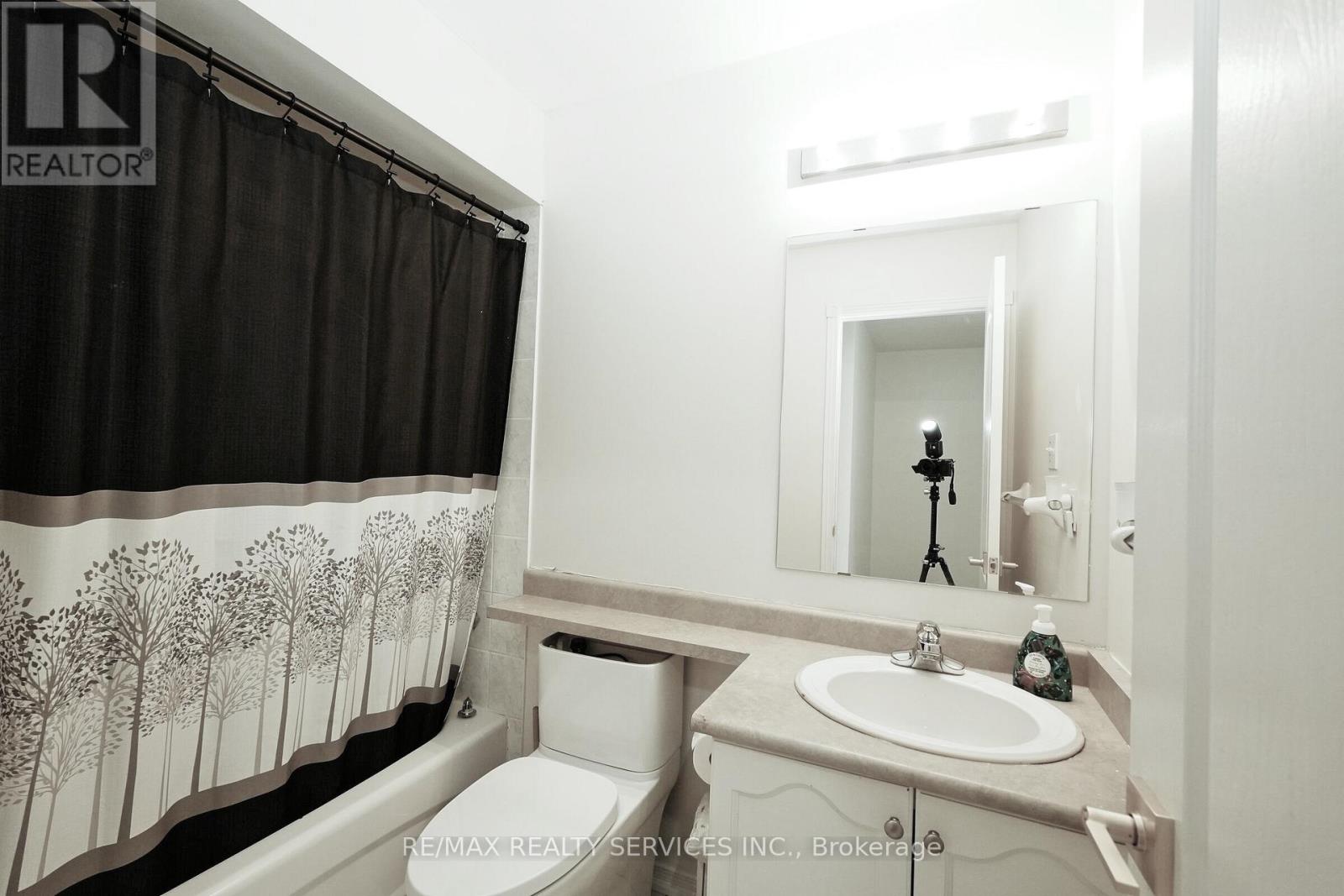 77 Monaco Court, Brampton, Ontario  L7A 1X5 - Photo 31 - W12985578