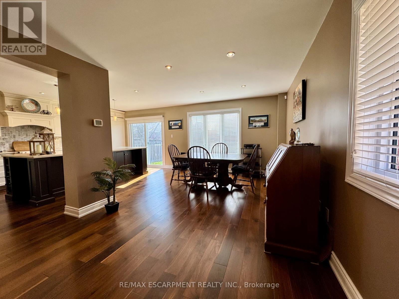 4126 Bianca Forest Drive, Burlington, Ontario  L7M 4L5 - Photo 14 - W12985592