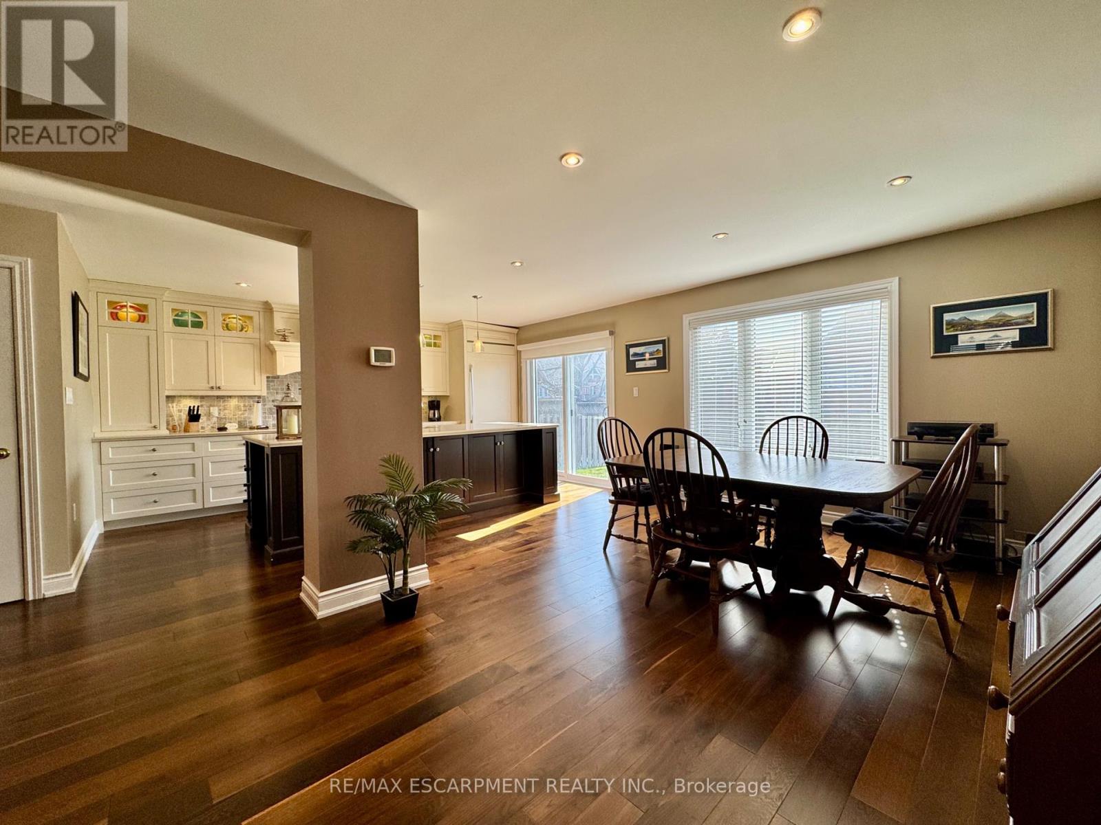 4126 Bianca Forest Drive, Burlington, Ontario  L7M 4L5 - Photo 15 - W12985592