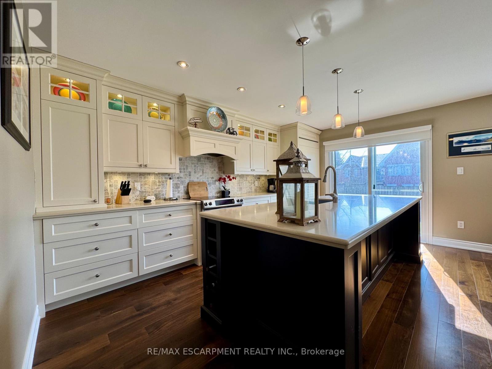 4126 Bianca Forest Drive, Burlington, Ontario  L7M 4L5 - Photo 16 - W12985592