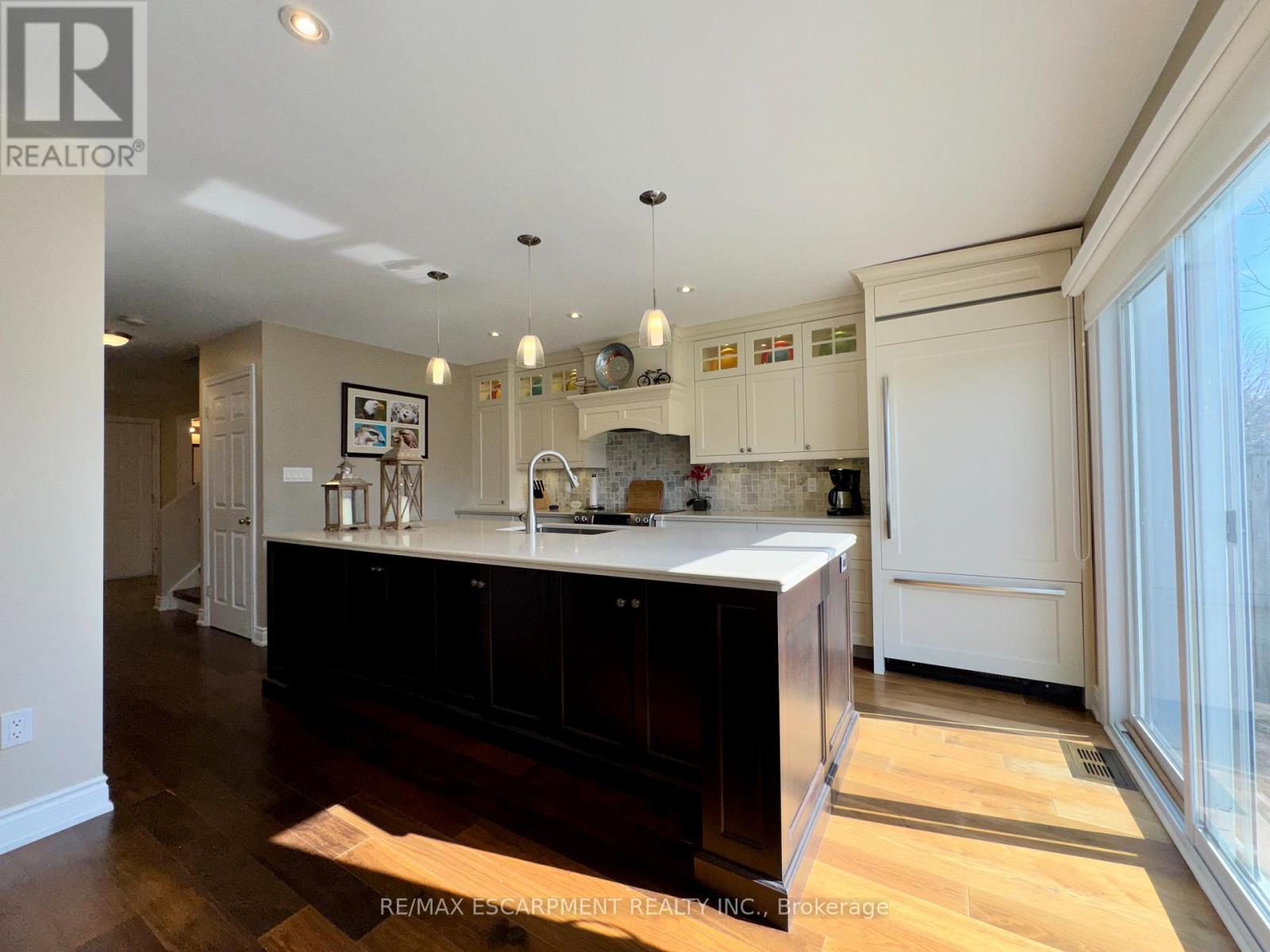 4126 Bianca Forest Drive, Burlington, Ontario  L7M 4L5 - Photo 18 - W12985592