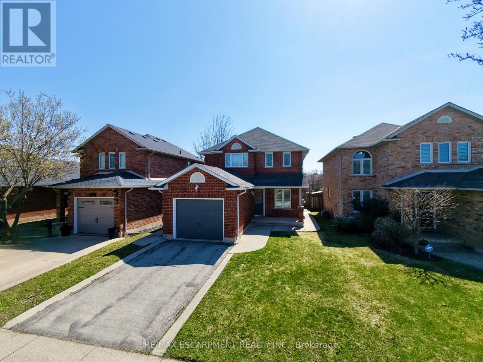 4126 Bianca Forest Drive, Burlington, Ontario  L7M 4L5 - Photo 2 - W12985592
