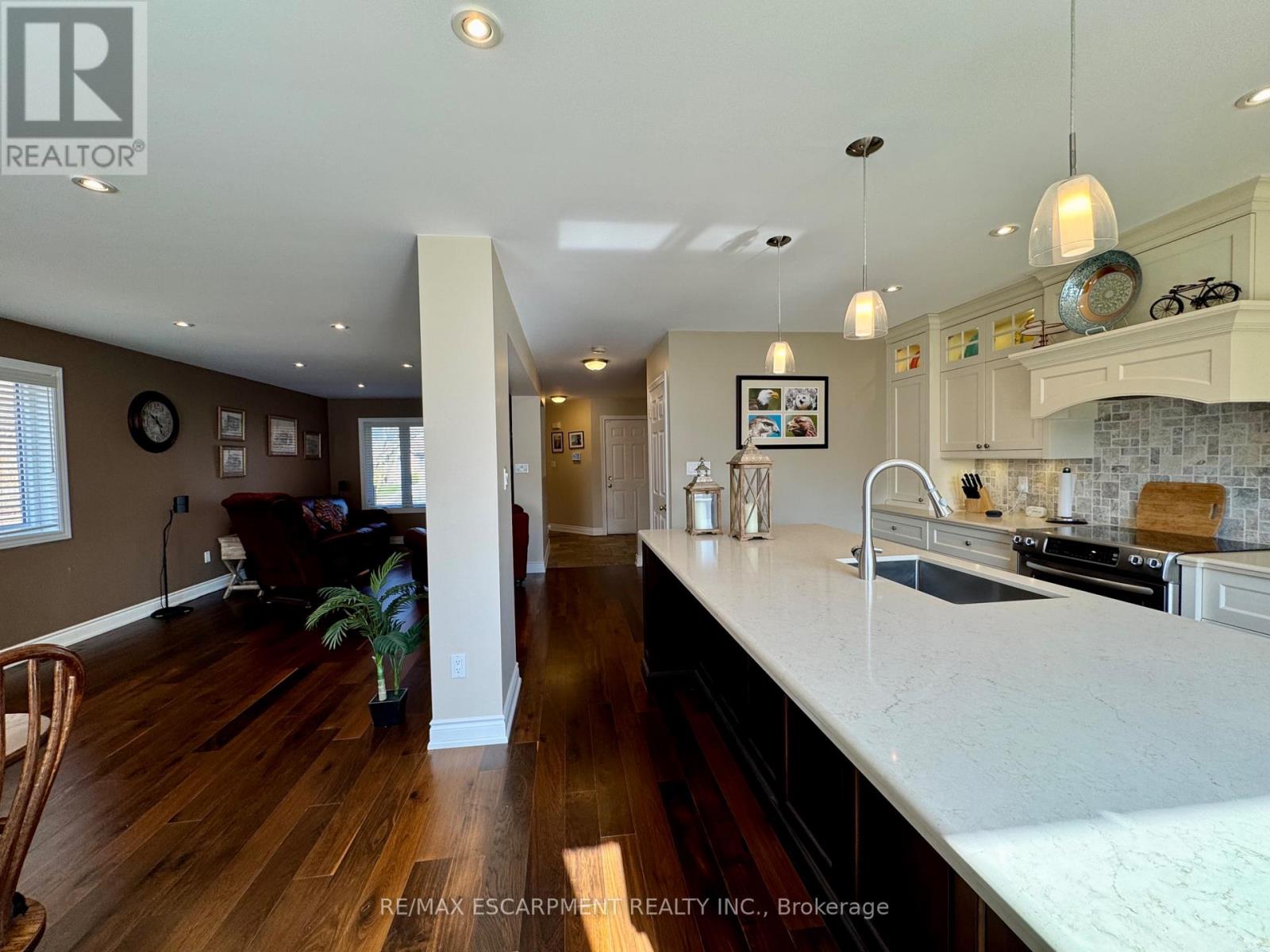 4126 Bianca Forest Drive, Burlington, Ontario  L7M 4L5 - Photo 23 - W12985592