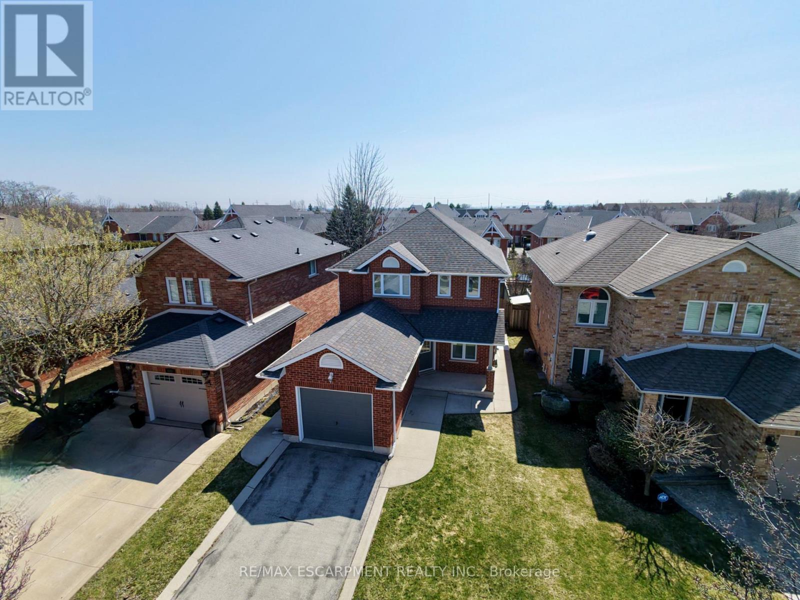 4126 Bianca Forest Drive, Burlington, Ontario  L7M 4L5 - Photo 3 - W12985592