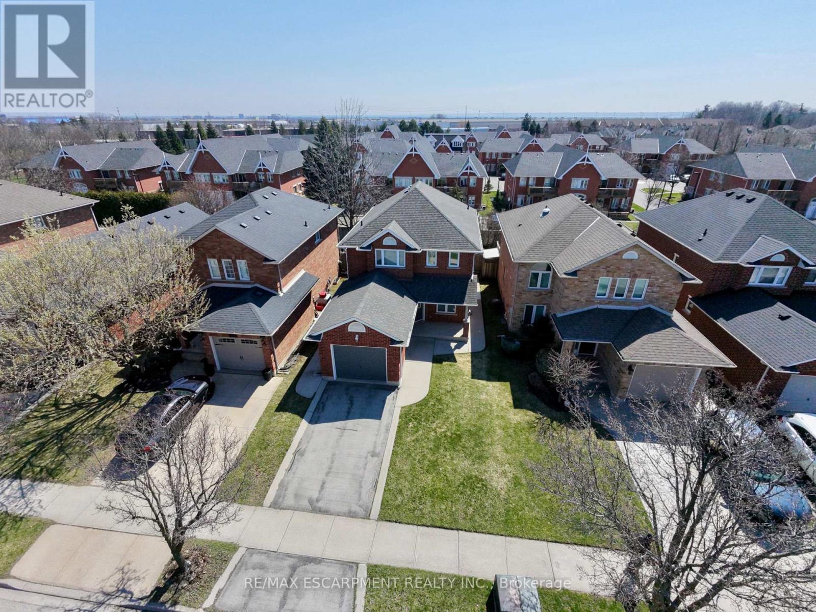 4126 Bianca Forest Drive, Burlington, Ontario  L7M 4L5 - Photo 5 - W12985592