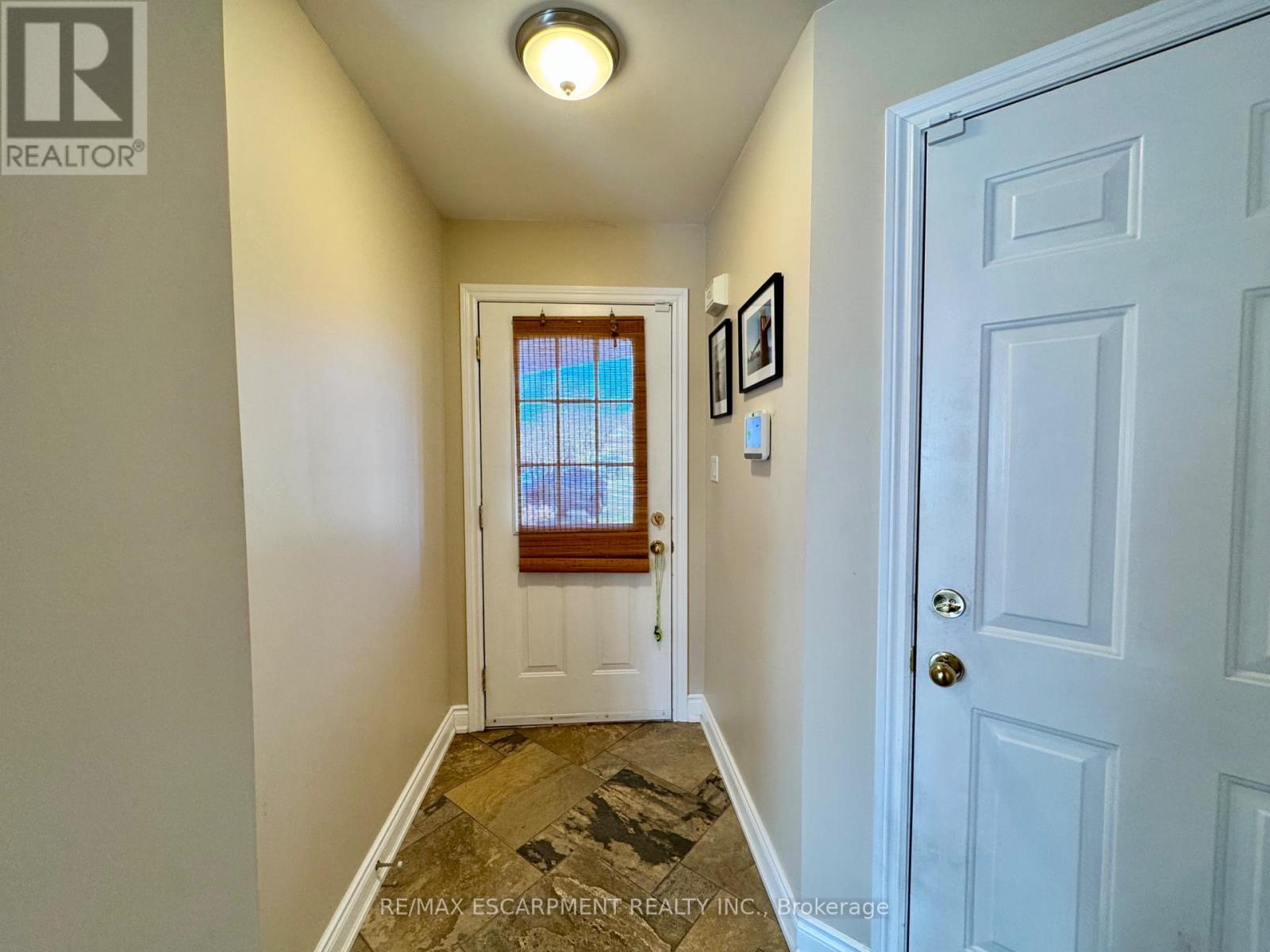 4126 Bianca Forest Drive, Burlington, Ontario  L7M 4L5 - Photo 9 - W12985592