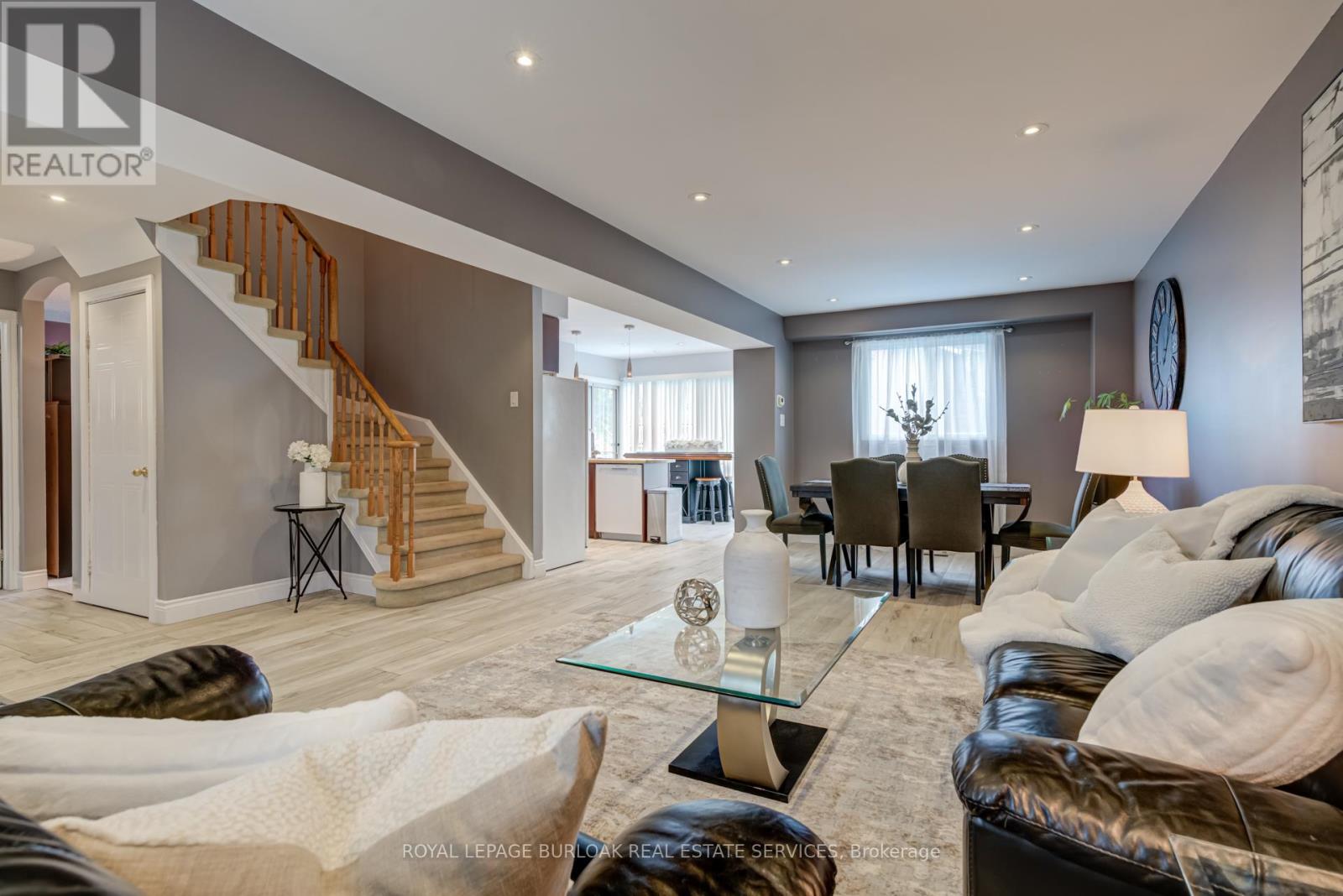 2055 Hunters Wood Drive, Burlington, Ontario  L7M 2T9 - Photo 8 - W12985604