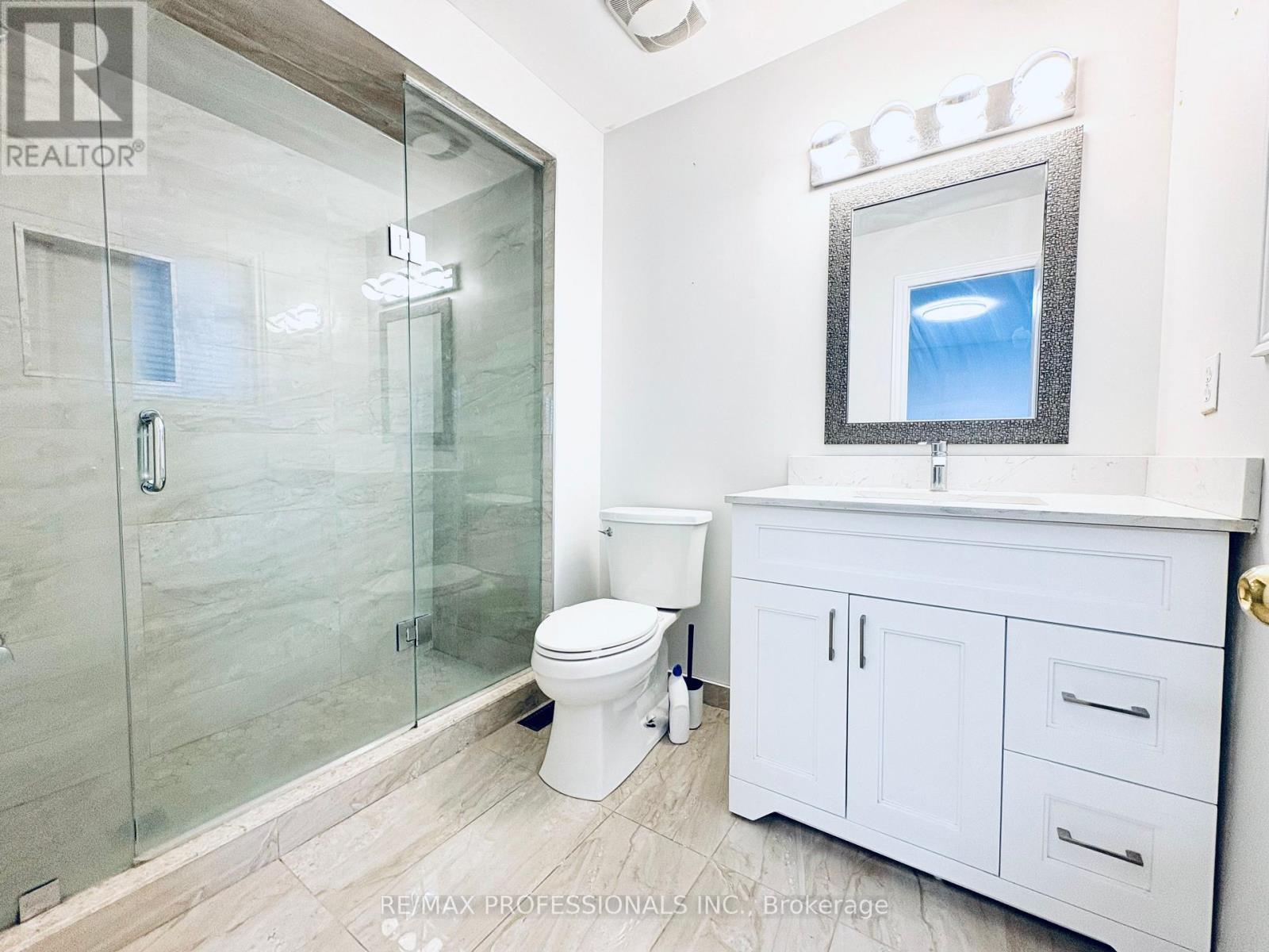 851 Clemens Crescent, Mississauga, Ontario  L5V 2S8 - Photo 12 - W12985632