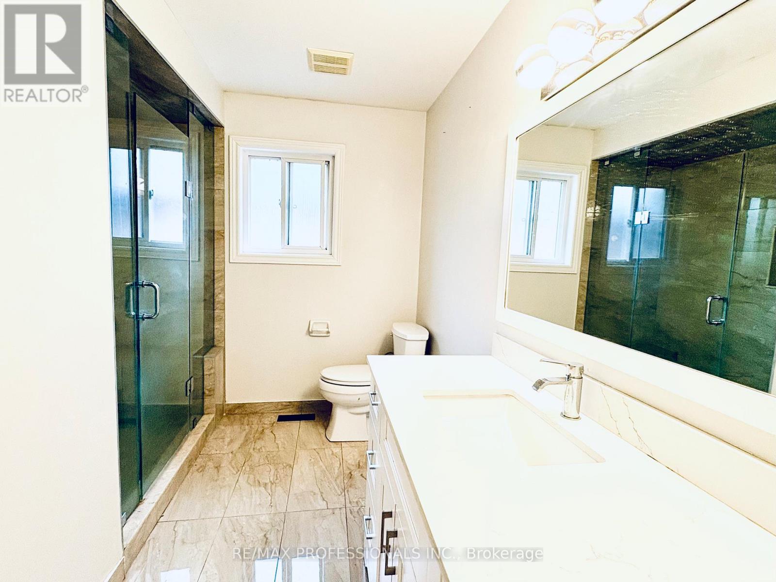 851 Clemens Crescent, Mississauga, Ontario  L5V 2S8 - Photo 13 - W12985632