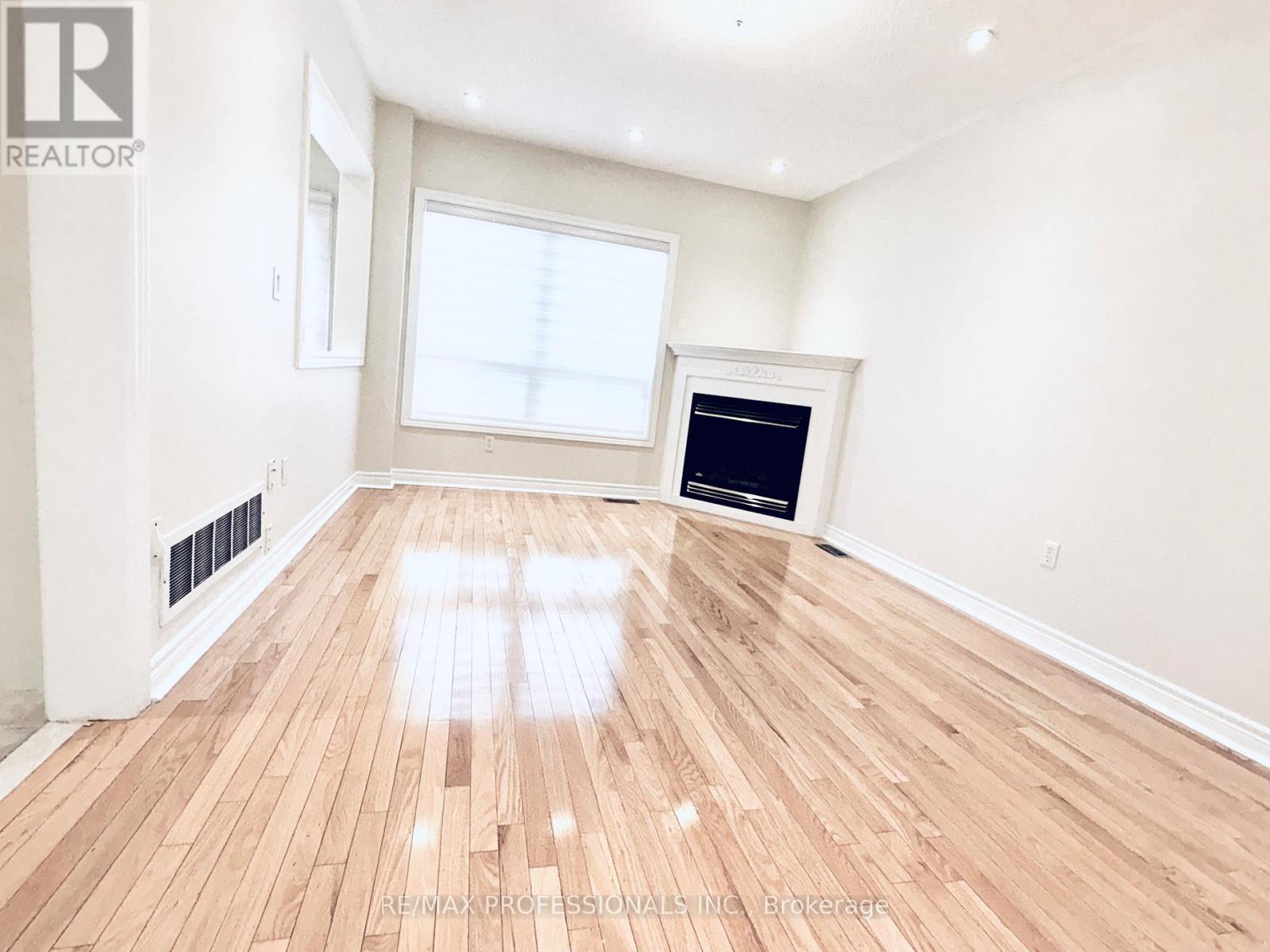 851 Clemens Crescent, Mississauga, Ontario  L5V 2S8 - Photo 16 - W12985632