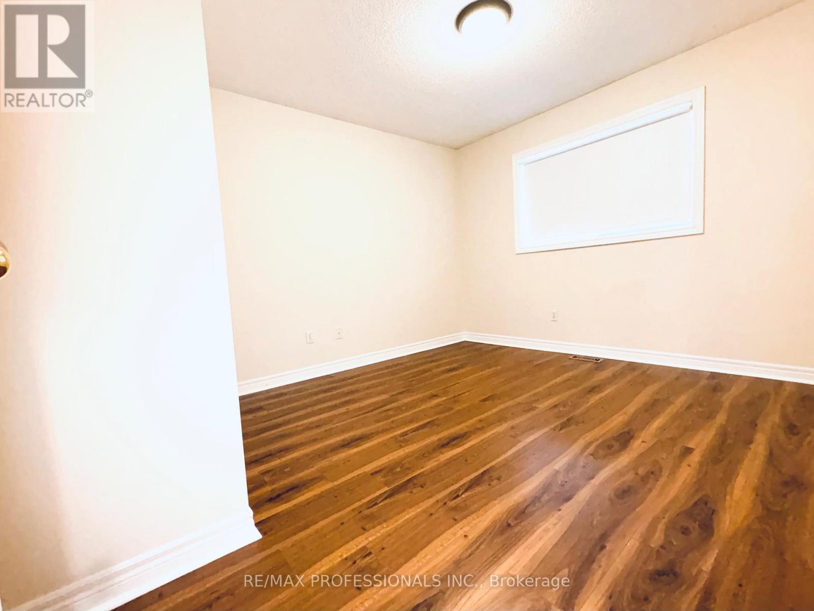 851 Clemens Crescent, Mississauga, Ontario  L5V 2S8 - Photo 18 - W12985632