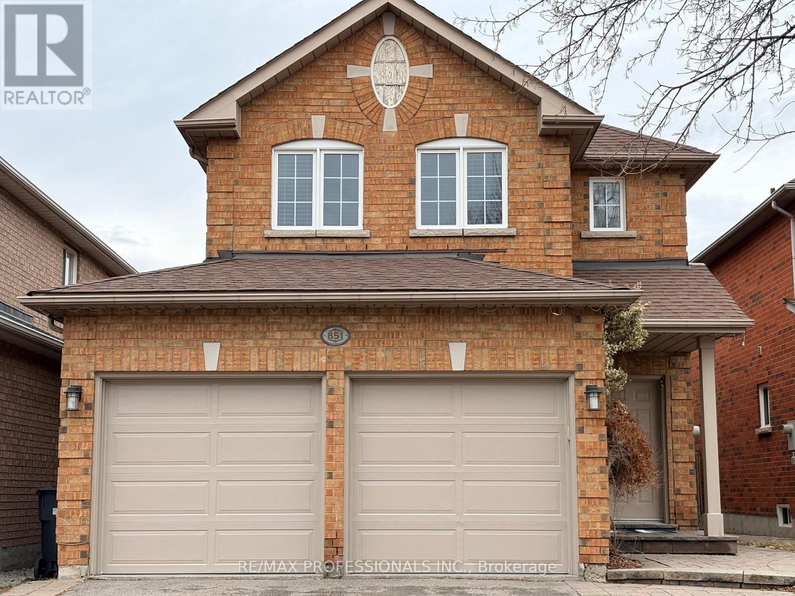 851 Clemens Crescent, Mississauga, Ontario  L5V 2S8 - Photo 2 - W12985632