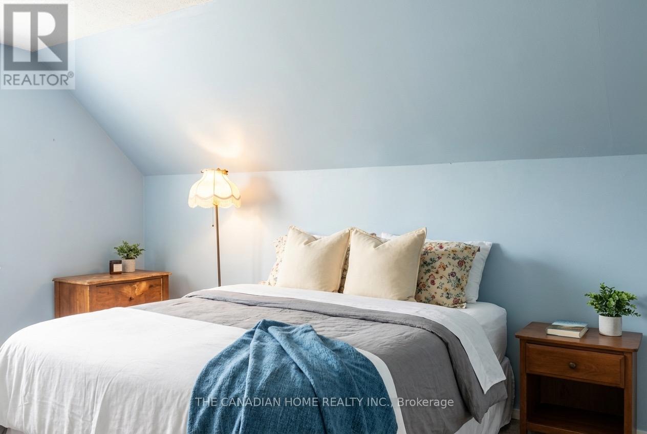 24 Neebig Avenue, Manitouwadge, Ontario  P0T 2C0 - Photo 2 - X12985602