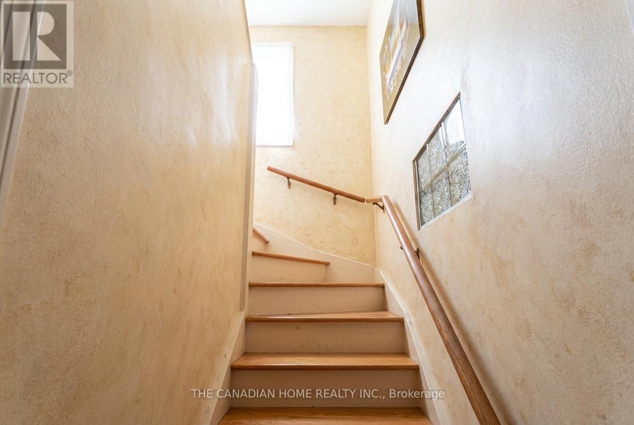 24 Neebig Avenue, Manitouwadge, Ontario  P0T 2C0 - Photo 5 - X12985602