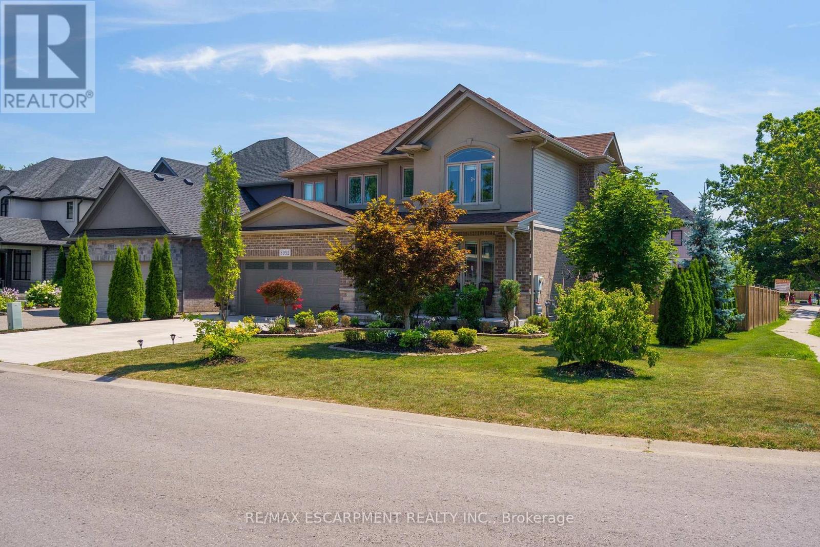 8952 Black Forest Crescent, Niagara Falls, Ontario  L2H 0M8 - Photo 2 - X12985626