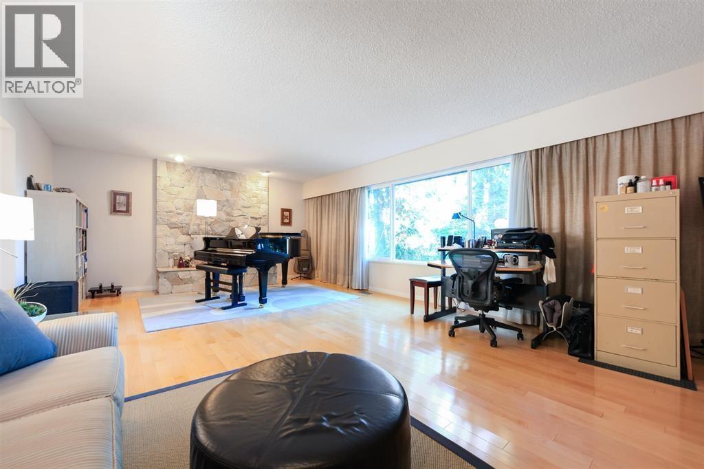 6415 Buckingham Drive, Burnaby, British Columbia  V5E 3Y7 - Photo 9 - R3109976