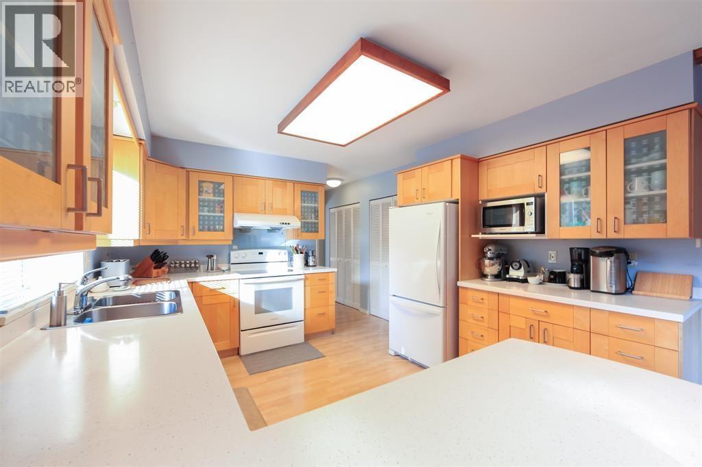 6415 Buckingham Drive, Burnaby, British Columbia  V5E 3Y7 - Photo 6 - R3109976