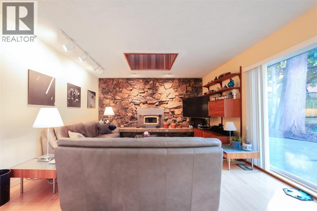 6415 Buckingham Drive, Burnaby, British Columbia  V5E 3Y7 - Photo 11 - R3109976