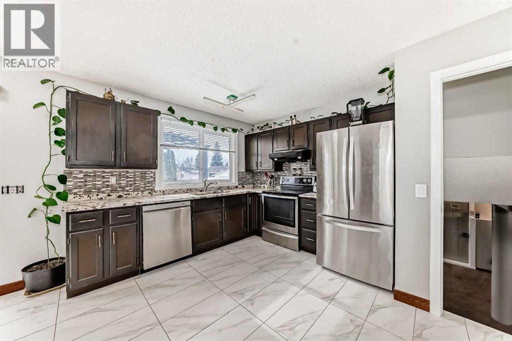 331 Bedford Place Ne, Calgary, Alberta  T3K 2K6 - Photo 8 - A2292781