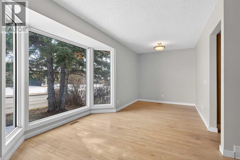 5543 Dalhart Road NW, Calgary, Alberta  T3A 1S8 - Photo 6 - A2300794