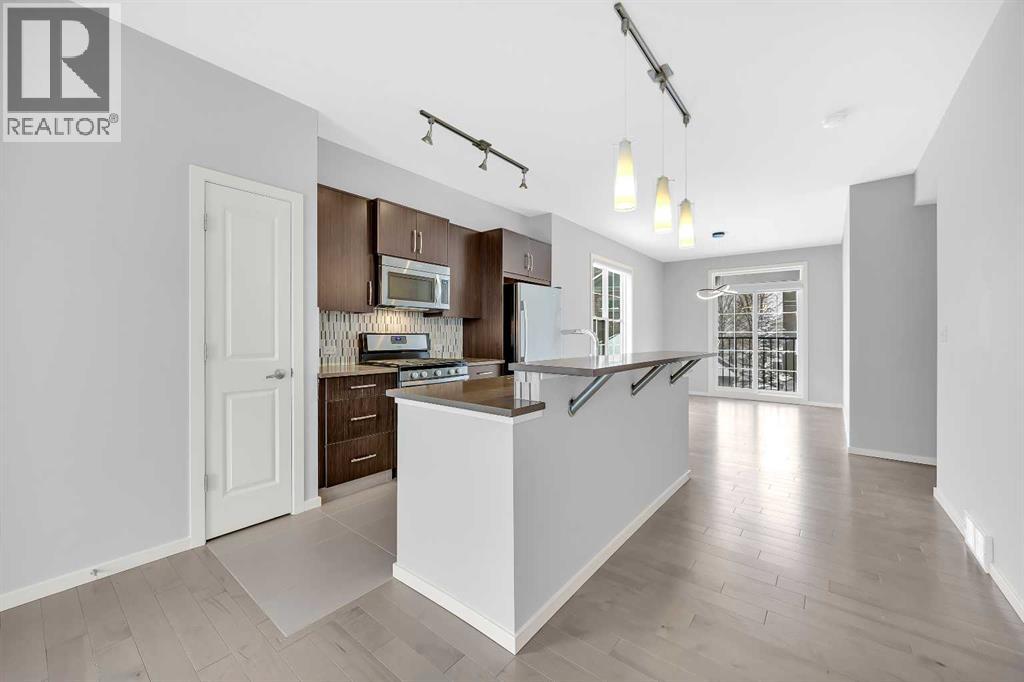 455 Ascot Circle Sw, Calgary, Alberta  T3H 0X3 - Photo 10 - A2287431