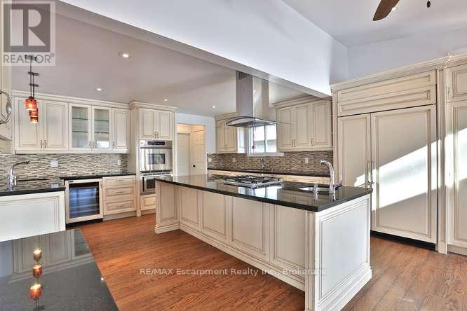 1336 Queen Victoria Avenue, Mississauga, Ontario  L5H 3H3 - Photo 13 - W12985648