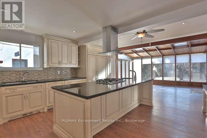 1336 Queen Victoria Avenue, Mississauga, Ontario  L5H 3H3 - Photo 19 - W12985648