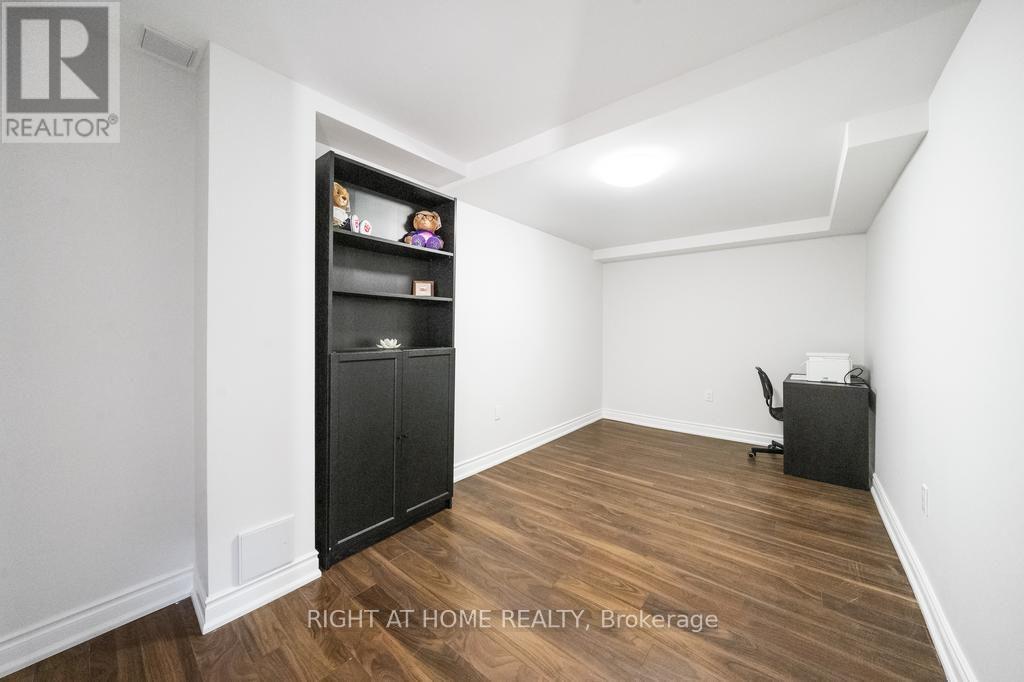 Lower - 9 Alyssum Court, Richmond Hill, Ontario  L4E 4M7 - Photo 6 - N12981168