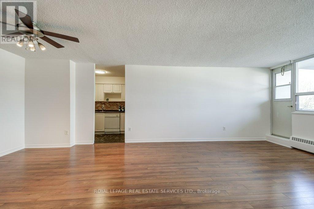 404 - 212 Kerr Street, Oakville, Ontario  L6K 3B1 - Photo 10 - W12983430