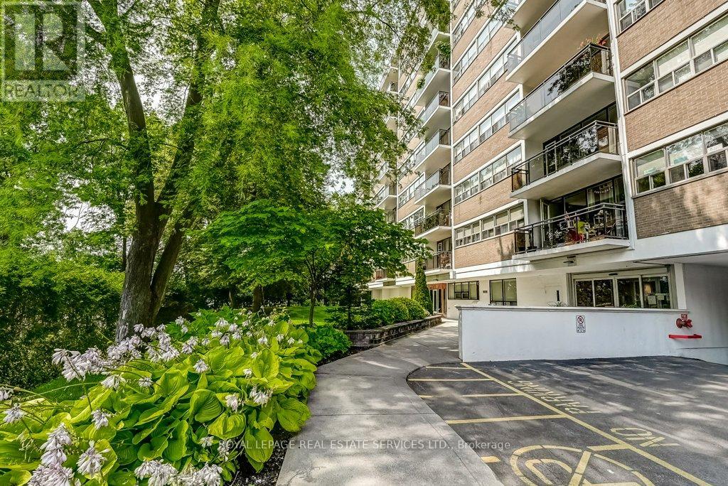 404 - 212 Kerr Street, Oakville, Ontario  L6K 3B1 - Photo 3 - W12983430