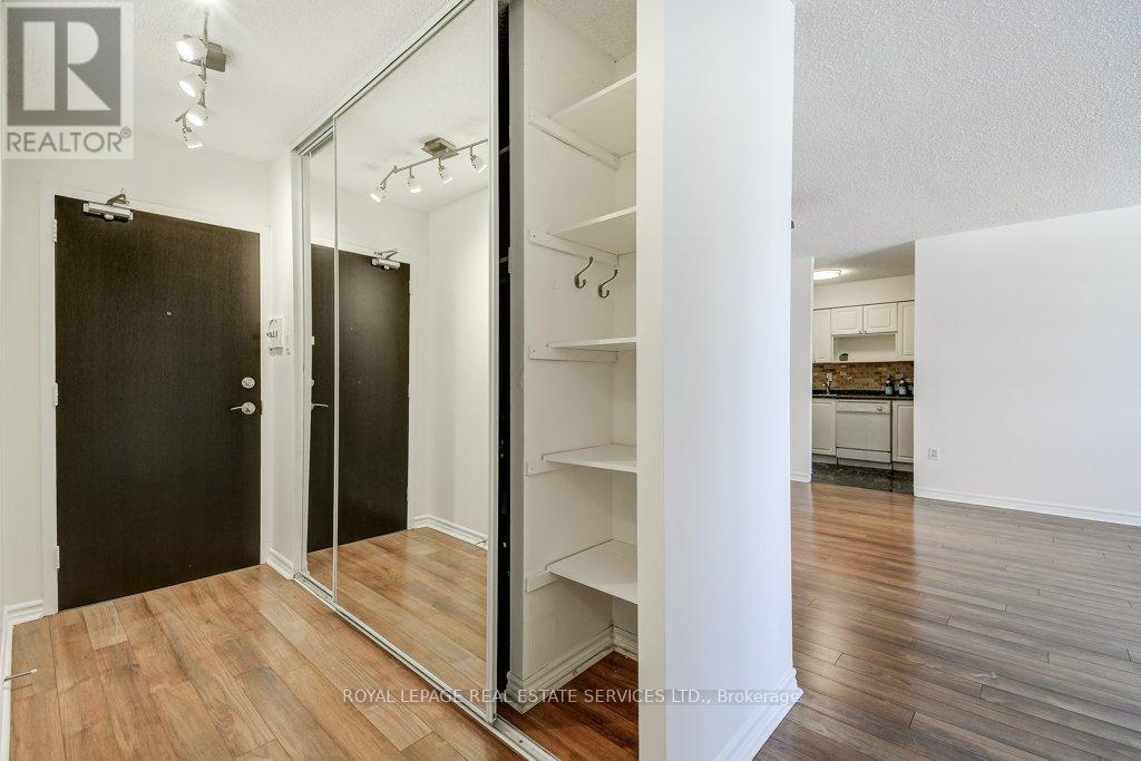 404 - 212 Kerr Street, Oakville, Ontario  L6K 3B1 - Photo 9 - W12983430