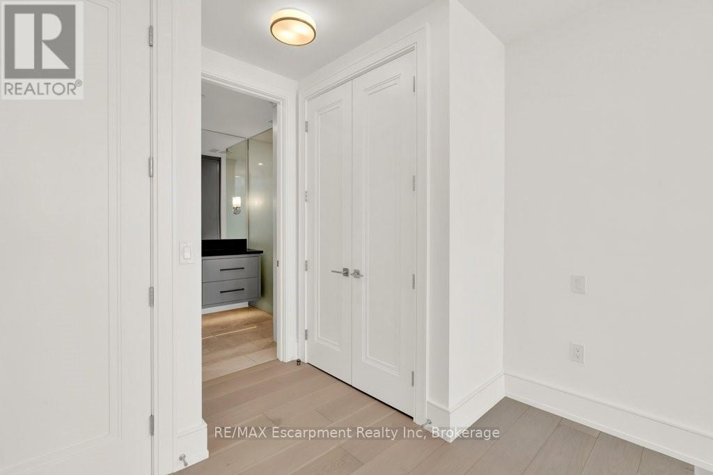 2003 - 2060 Lakeshore Road, Burlington, Ontario  L7R 0G2 - Photo 16 - W12985752