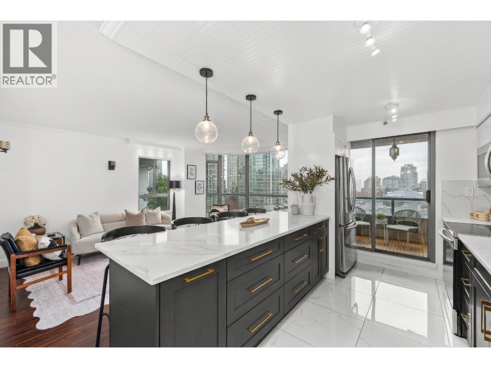 501 888 HAMILTON STREET, Vancouver, British Columbia