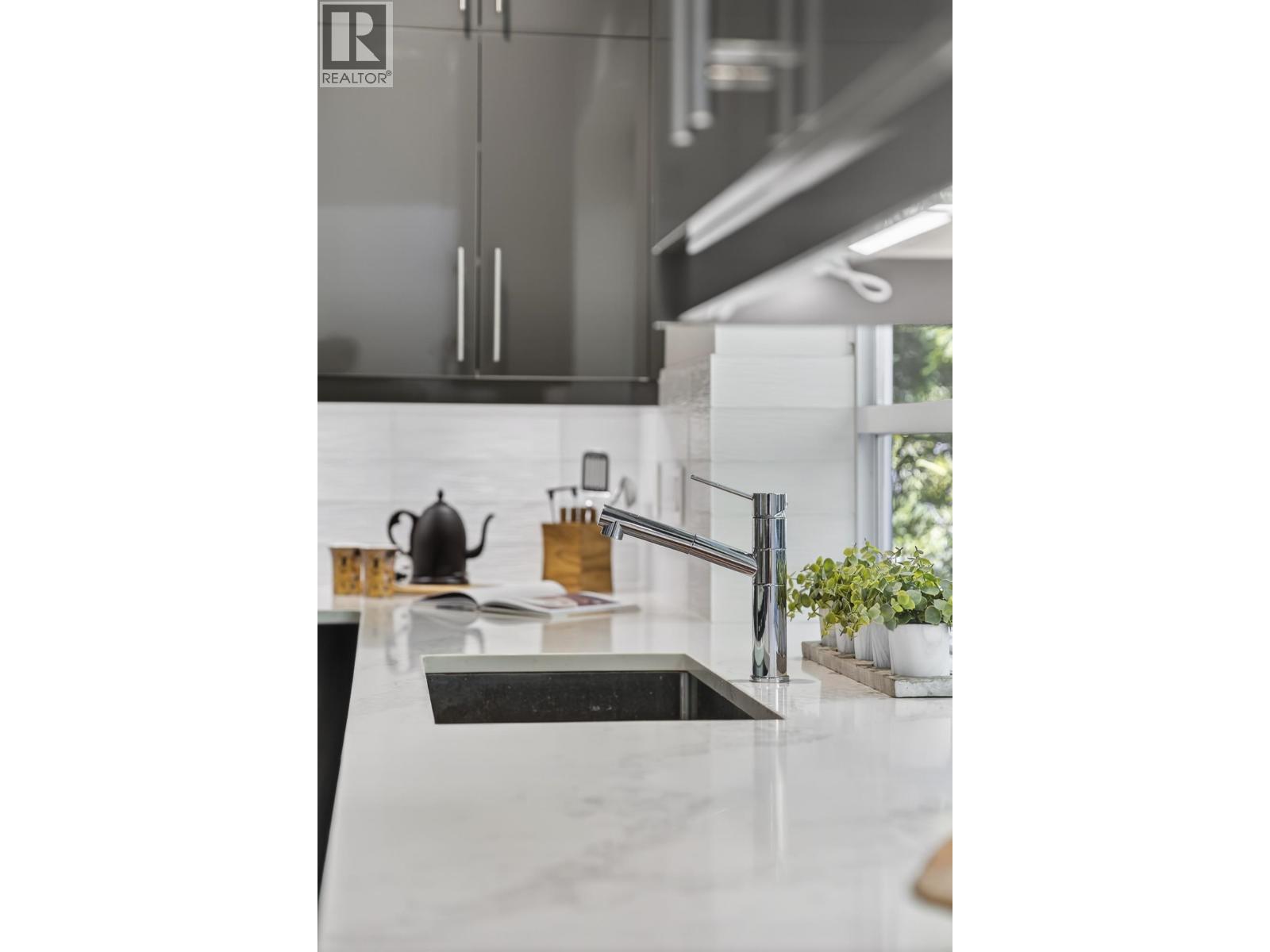 98 Linden Court, Port Moody, British Columbia  V3H 5C2 - Photo 11 - R3094099