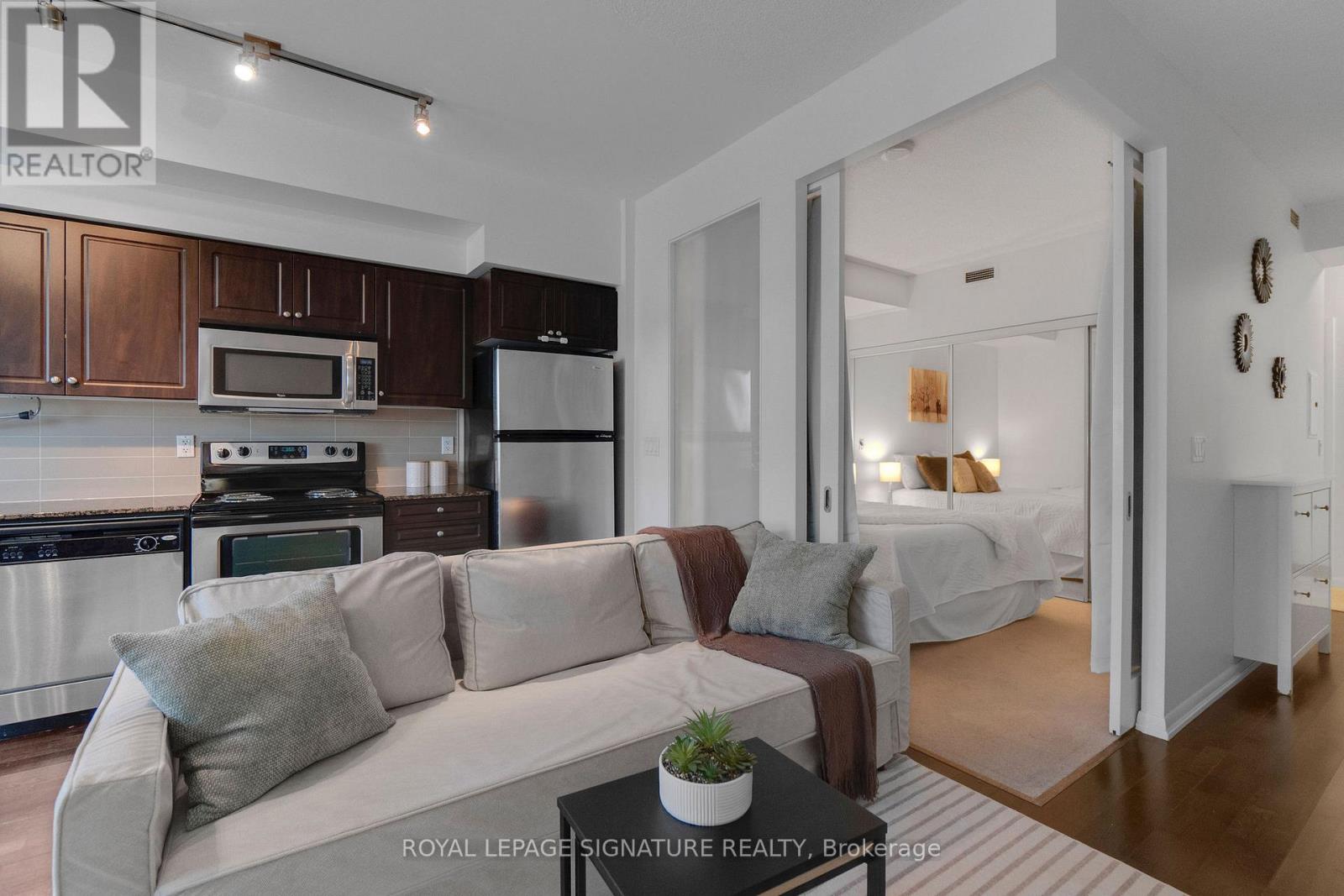 368 - 209 Fort York Boulevard, Toronto, Ontario  M5V 4A1 - Photo 11 - C12985696