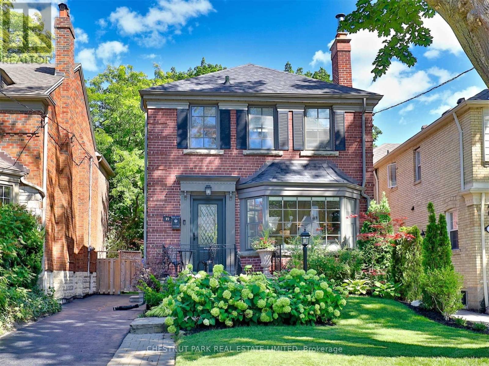 19 HEATHER ROAD, toronto (leaside), Ontario