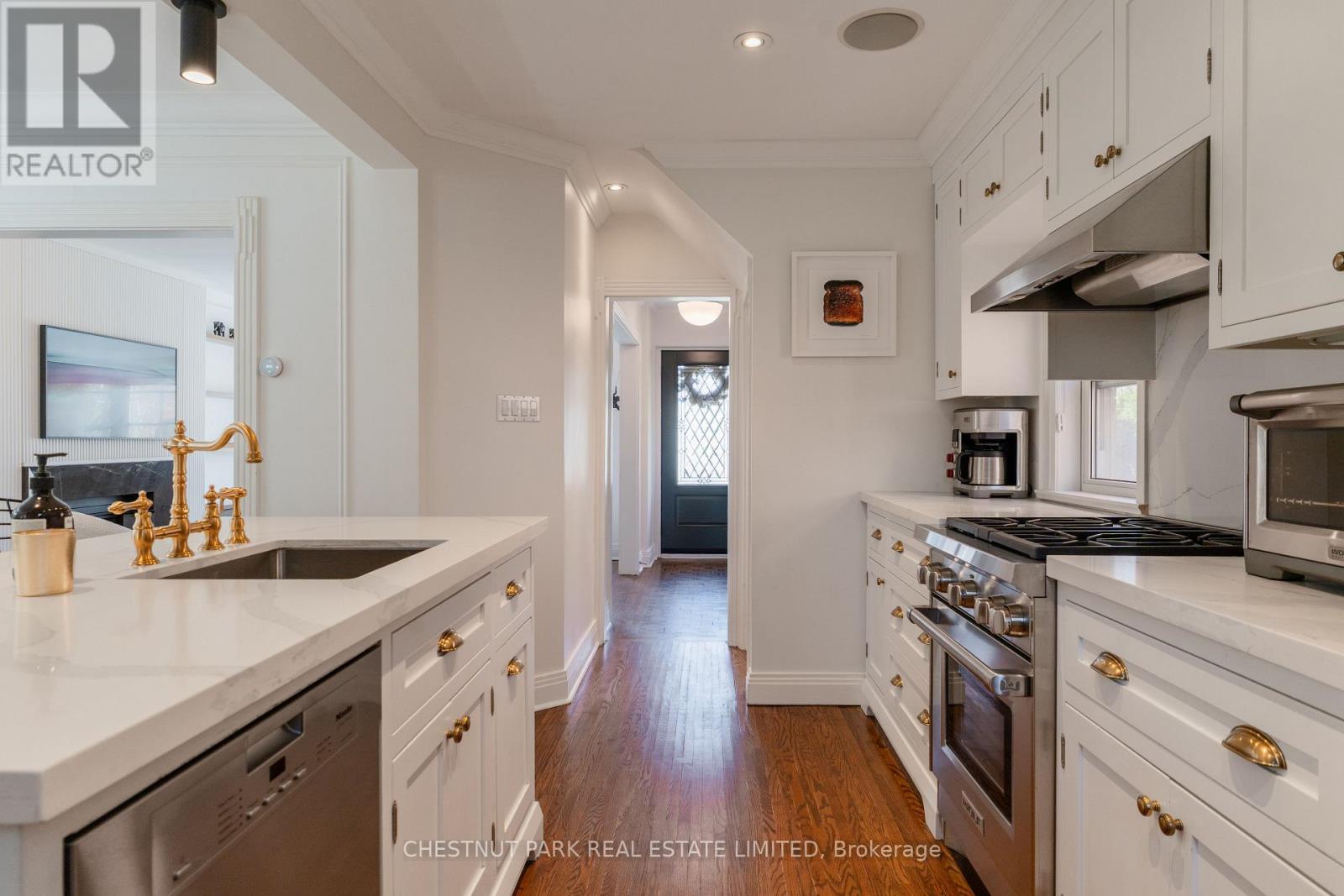 19 Heather Road, Toronto, Ontario  M4G 3G2 - Photo 11 - C12985730