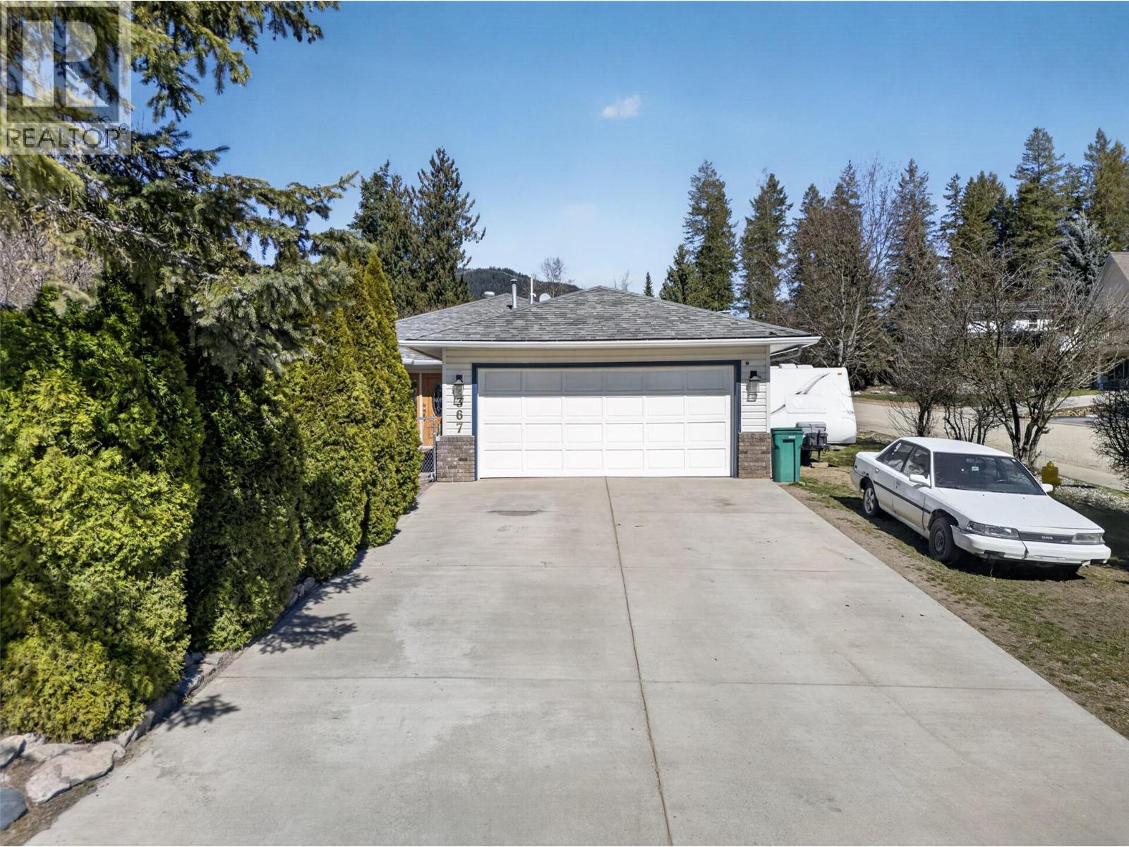 2367 Cedar Ridge Street, Lumby, British Columbia  V0E 2G5 - Photo 2 - 10382696