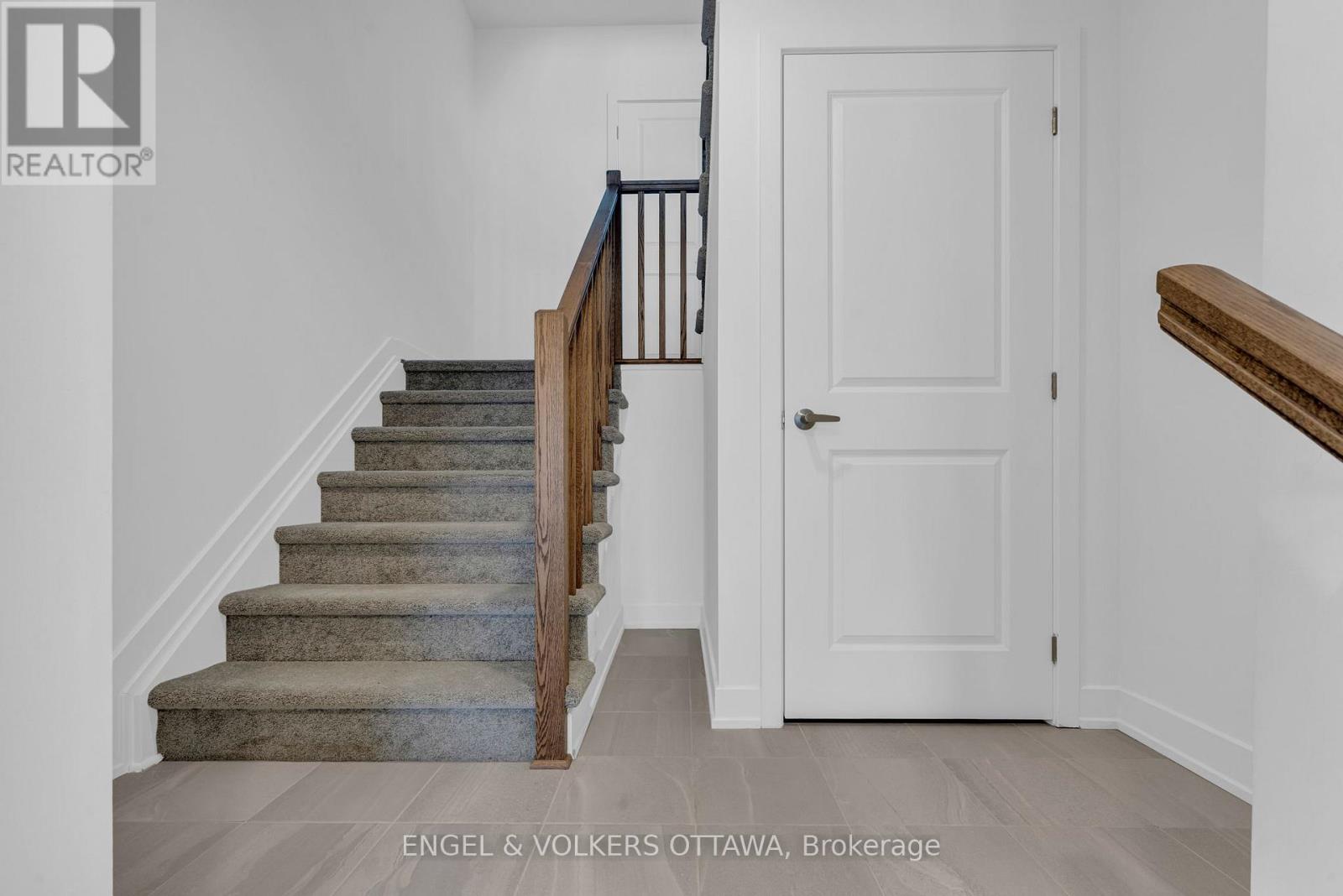 802 Anciano Crescent, Ottawa, Ontario  K2S 0J7 - Photo 2 - X12985680