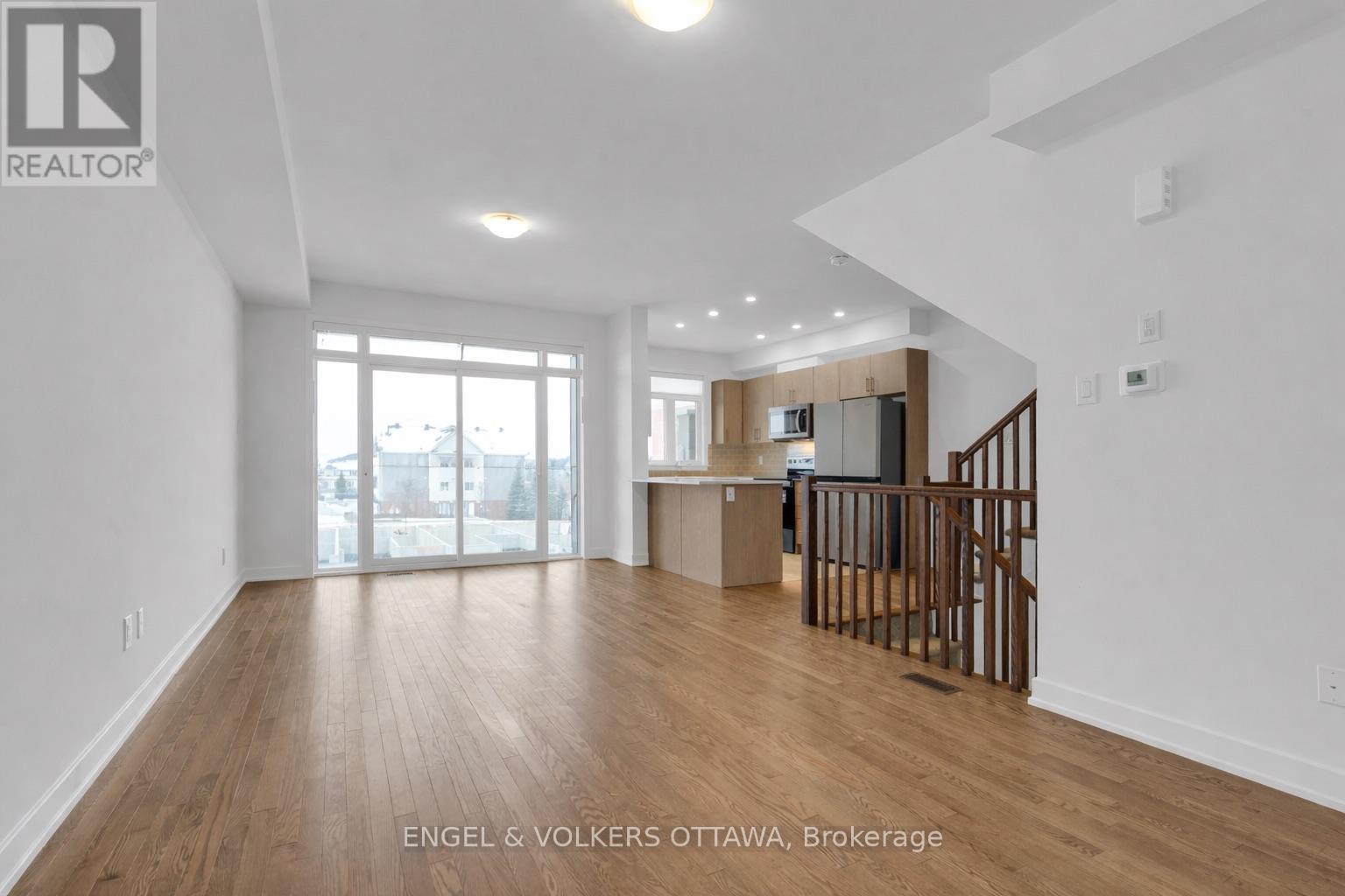 802 Anciano Crescent, Ottawa, Ontario  K2S 0J7 - Photo 3 - X12985680